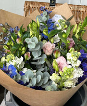 Load image into Gallery viewer, Hand Tied Posy