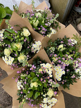 Load image into Gallery viewer, Hand Tied Posy