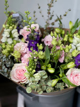 Load image into Gallery viewer, Hand Tied Posy