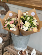 Load image into Gallery viewer, Hand Tied Posy