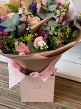 Load image into Gallery viewer, Boxed Bouquet