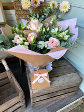 Load image into Gallery viewer, Boxed Bouquet