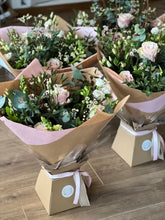 Load image into Gallery viewer, Boxed Bouquet