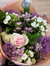 Load image into Gallery viewer, Hand Tied Posy