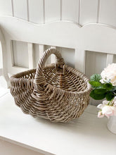 Load image into Gallery viewer, Oval Flower Trug